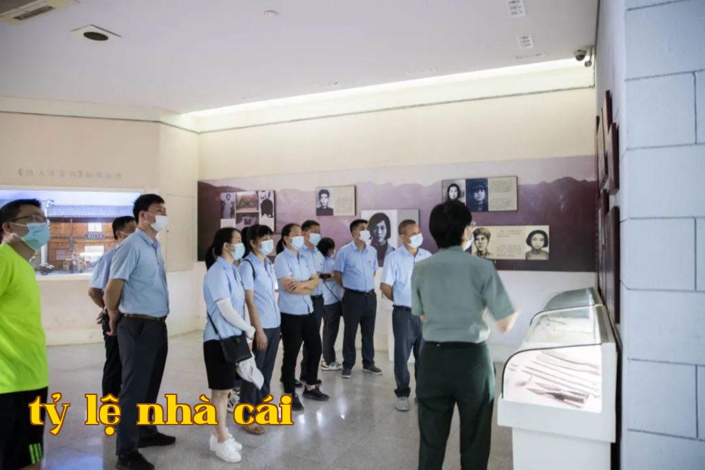 Chứng kiến hành trình trăm năm, xây dựng giấc mơ mới | Chi nhánh Đảng bộ Green Oasis tổ chức hoạt động kỷ niệm 100 năm thành lập Đảng Cộng sản và giáo dục học tập lịch sử đảng.